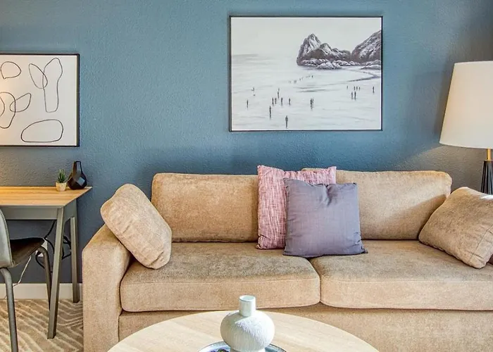 Landing Modern With Amazing Amenities Apartment
