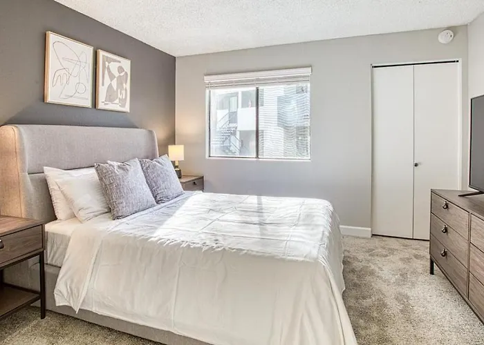 Landing Modern With Amazing Amenities *