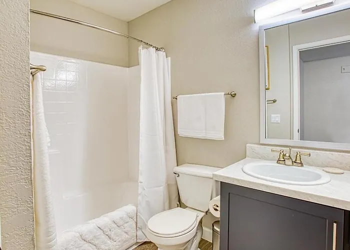 Landing Modern With Amazing Amenities Apartment
