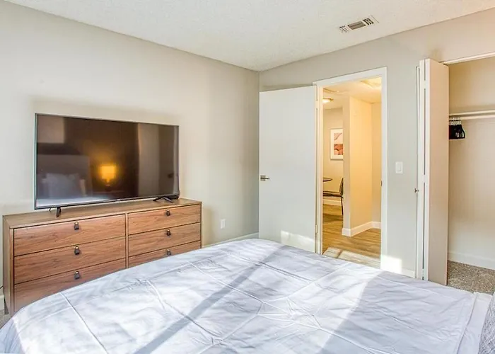 Landing Modern With Amazing Amenities Tucson