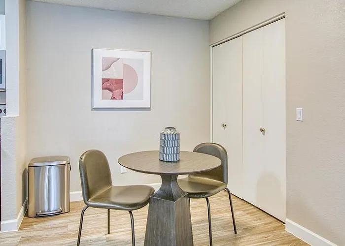 Landing Modern With Amazing Amenities Apartment